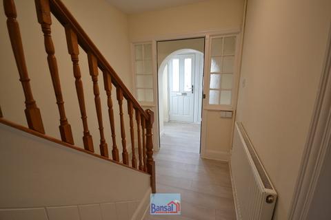 3 bedroom semi-detached house to rent, Ebro Crescent, Binley CV3