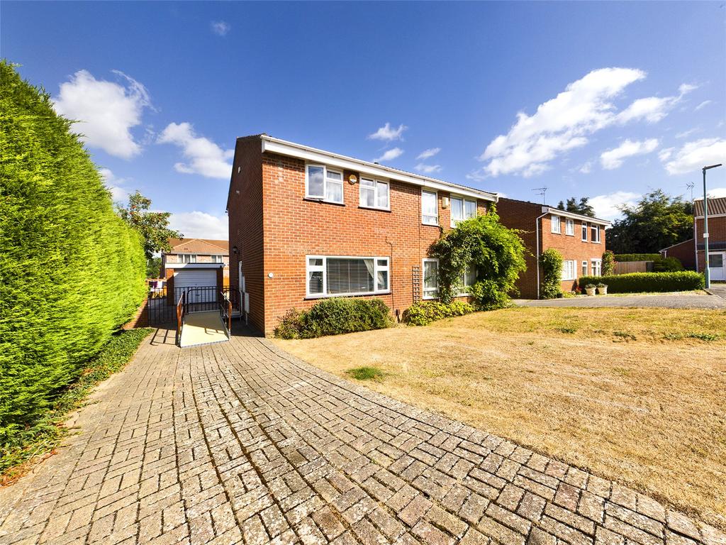 Theyer Close, Brockworth, Gloucester, Gloucestershire, GL3 3 bed semi