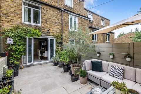 9 Cardinals Way, London, N19 3UZ