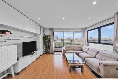 3 bedroom flat to rent, Ocean Wharf, 60 Westferry Road, London