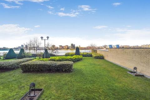 3 bedroom flat to rent, Ocean Wharf, 60 Westferry Road, London