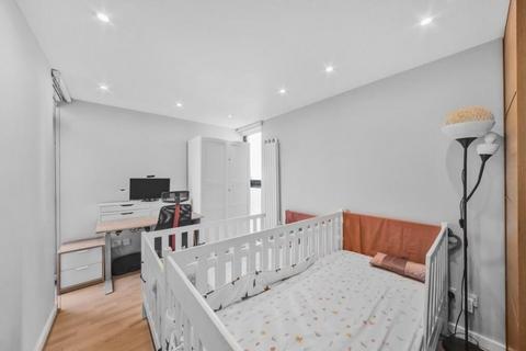 3 bedroom flat to rent, Ocean Wharf, 60 Westferry Road, London