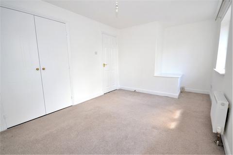 2 bedroom end of terrace house to rent, Station Approach, CM7