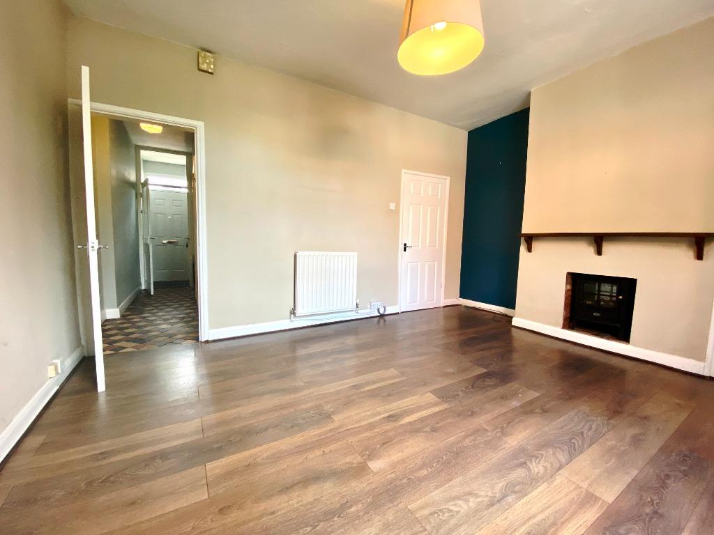 Albert Road, Tamworth, B79 2 bed terraced house £875 pcm (£202 pw)