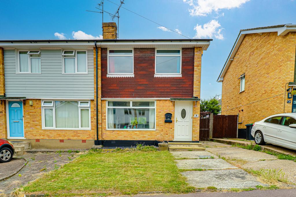 Little Hays, Leighonsea, SS9 3 bed semidetached house £1,500 pcm