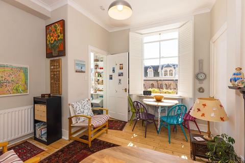 30/5 Bath Street, Edinburgh, EH15 1HD