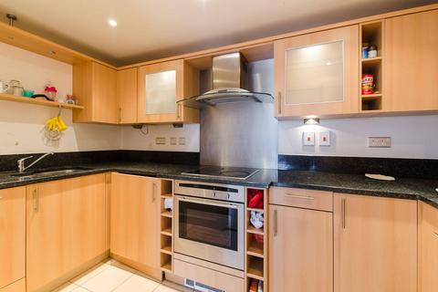 3 bedroom flat for sale, Vauxhall Bridge Road, Pimlico, London, SW1V
