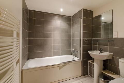 3 bedroom flat for sale, Vauxhall Bridge Road, Pimlico, London, SW1V