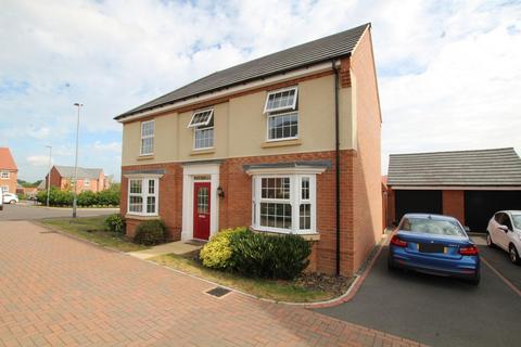 4 bedroom detached house to rent, Knight Close, Burton-On-Trent, DE13