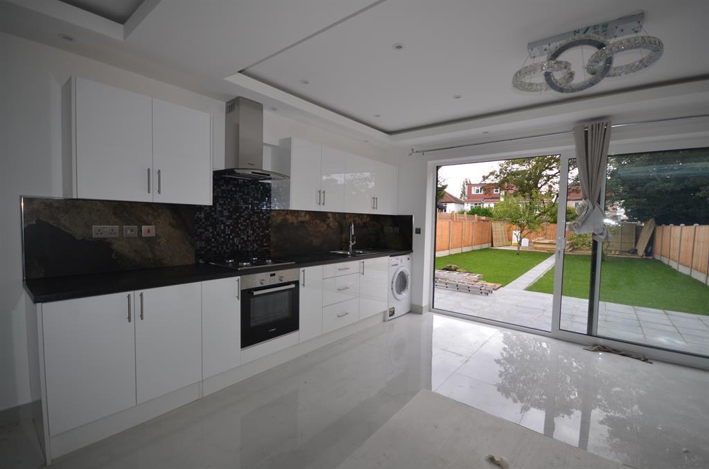 Rosslyn Crescent, Wembley... 1 bed in a house share £700 pcm (£162 pw)