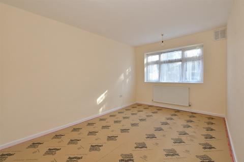 3 bedroom ground floor flat for sale, Hatfield Close, Ilford, Essex