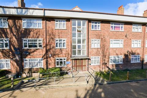 3 bedroom ground floor flat for sale, Hatfield Close, Ilford, Essex
