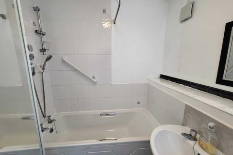 2 bedroom flat to rent, Mill Road, Dewsbury