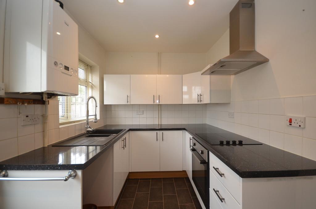 Prospect Road Broadstairs CT10 2 bed semidetached house £900 pcm (£