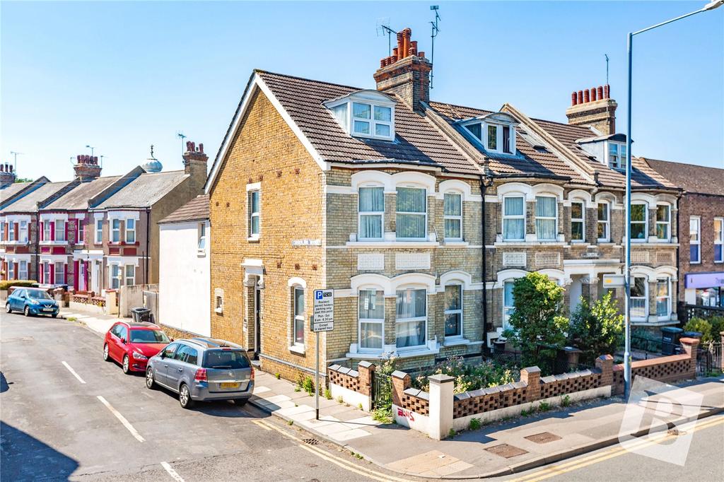 Milton Road, Gravesend, Kent, DA12 4 bed end of terrace house for sale