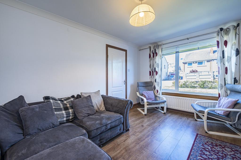 121 Muirside Avenue, Kirkintilloch... 3 bed semidetached villa £215,000