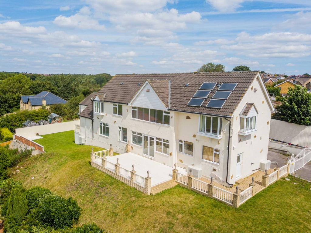 Batley Road, Tingley,WF3 1DT 4 bed detached house for sale £645,000