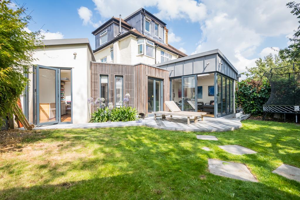 Fairlie Gardens 5 bed semidetached house £3,100 pcm (£715 pw)