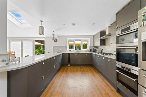 28 Mortimer Crescent, Worcester Park, KT4 7QW
