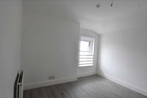 2 bedroom flat to rent, Fore Street, London