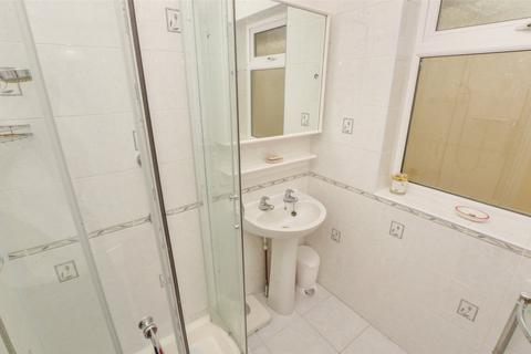 6 Arnold Road, West Moors, Ferndown, BH22 0JX