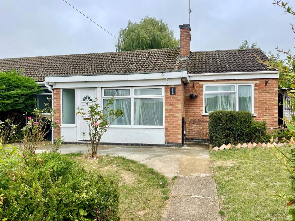 Arnsby Crescent, Moulton, Northampton... 3 bed semidetached bungalow