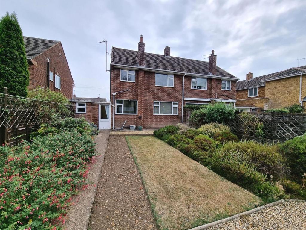 Grafton Way, Duston, Northampton NN5 6NG 3 bed semidetached house £