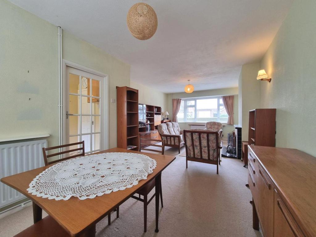 Grafton Way, Duston, Northampton NN5 6NG 3 bed semidetached house £