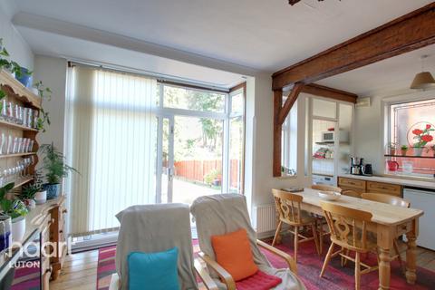 102 Blenheim Crescent, Luton, LU3 1HD