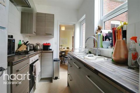 2 bedroom detached house to rent, Denmark Road