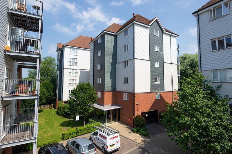 Westwood Drive, Canterbury 3 bed apartment £1,350 pcm (£312 pw)