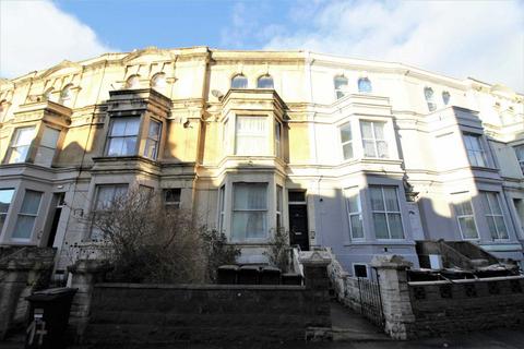 1 bedroom flat to rent, Bristol Road Lower, Hillside