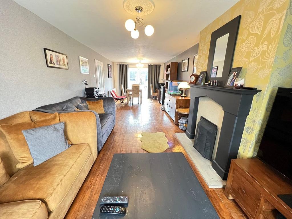Wentworth Drive, Halifax HX2 4 bed semidetached house for sale £284,950
