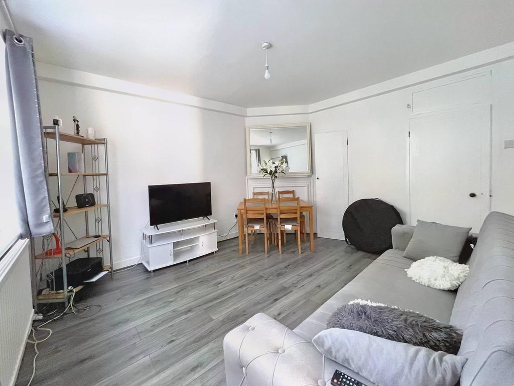 White City Estate, London W12 2 bed flat £331,999