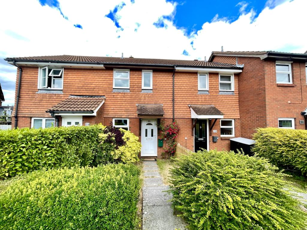Spartina Drive, Lymington, Hampshire... 2 bed terraced house £950 pcm