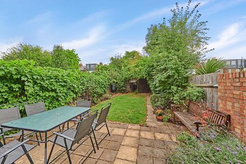 24 Chestnut Road, London, SW20 8EB