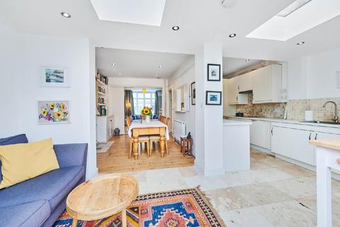 24 Chestnut Road, London, SW20 8EB