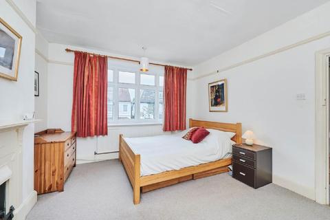 24 Chestnut Road, London, SW20 8EB