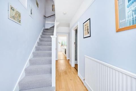 24 Chestnut Road, London, SW20 8EB