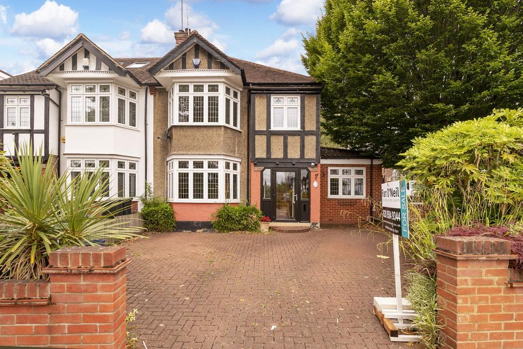 Roebuck Lane, Buckhurst Hill, IG9 4 bed semidetached house £2,500 pcm (£577 pw)