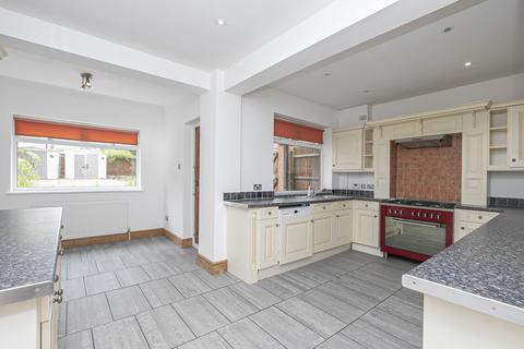 4 bedroom semi-detached house to rent, Roebuck Lane, Buckhurst Hill, IG9