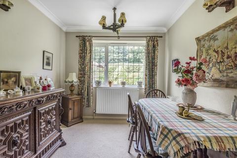 2 bedroom detached bungalow for sale - Storrington - close to village centre