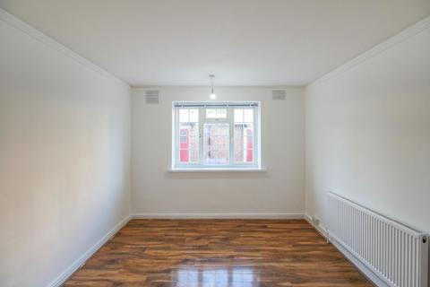 2 bedroom flat to rent, Arnos Grove Court, London, N11