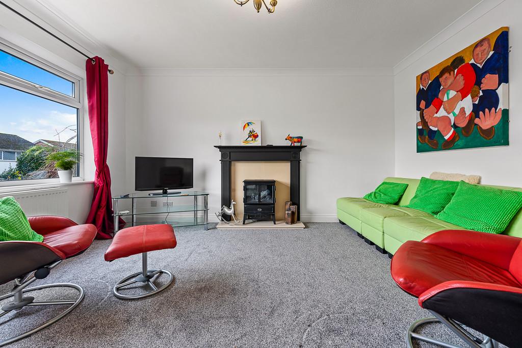 Parc Y Fro, Creigiau 3 bed semidetached house £310,000