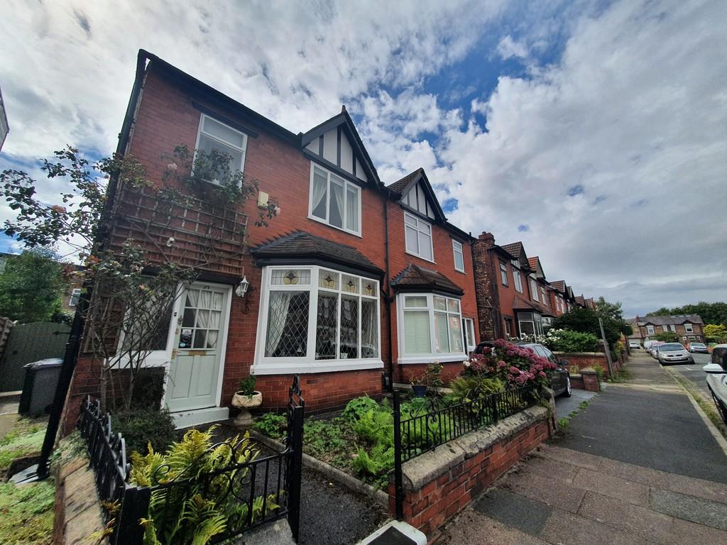 Poplar Avenue, Altrincham 3 bed semidetached house for sale £450,000