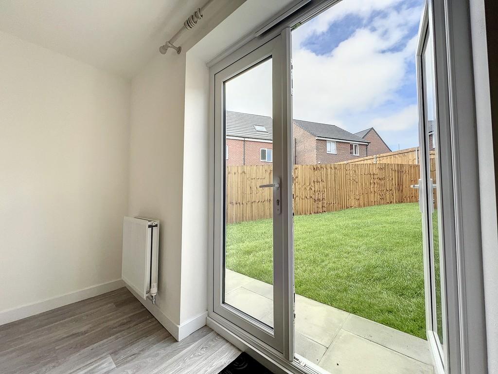 Open Plan Living Through to Garden