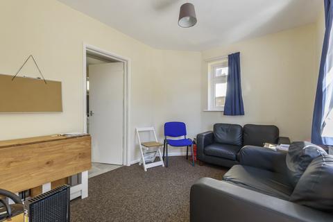 84 Stuart Crescent, Winchester, SO22 4AS
