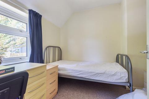 84 Stuart Crescent, Winchester, SO22 4AS