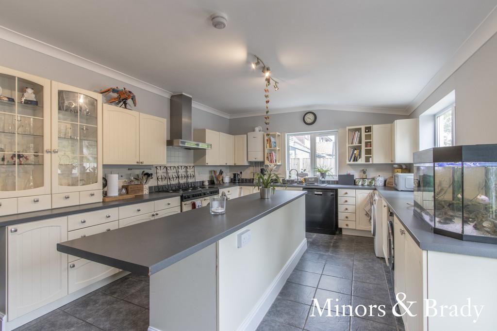 Alford Grove, Sprowston 4 bed semidetached house £375,000