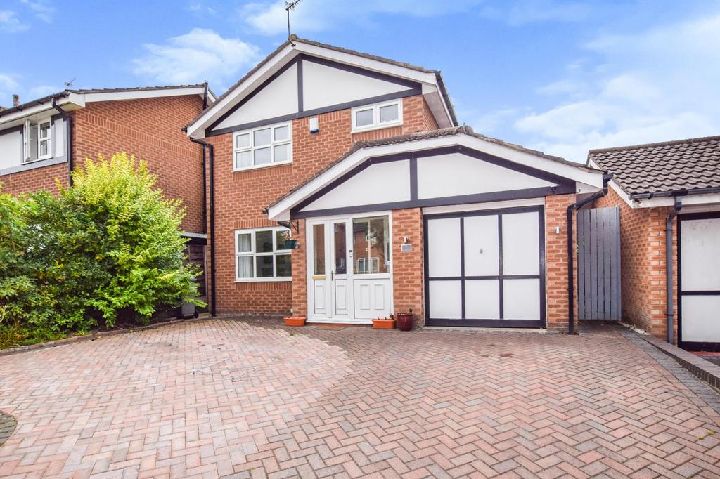 Medway Crescent, Altrincham, WA14 3 bed detached house £1,995 pcm (£